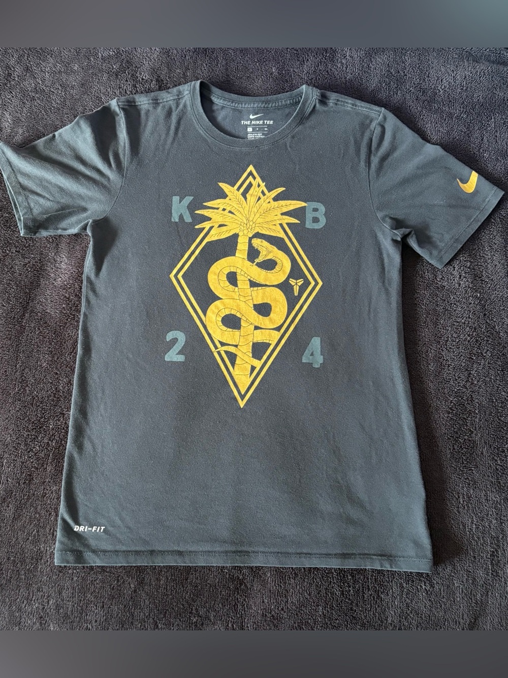 Nike dri-fit Kobe Bryant #24 KB 24 black mamba black tee size men’s small